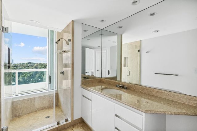 1643 Brickell Ave 902, Miami, FL 33129