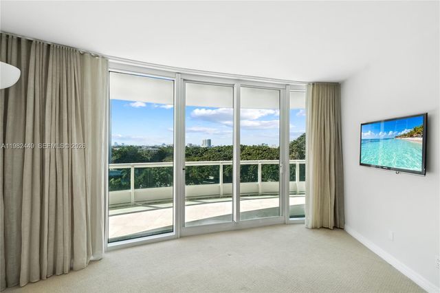 1643 Brickell Ave 902, Miami, FL 33129