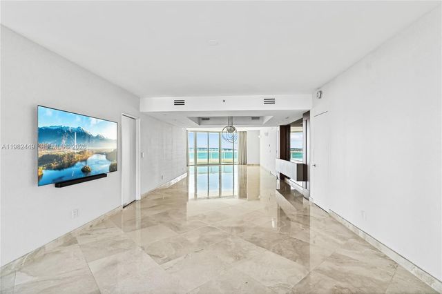 1643 Brickell Ave 902, Miami, FL 33129