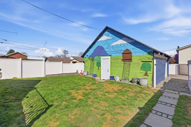 4006 N Crestline St, Spokane, WA 99207