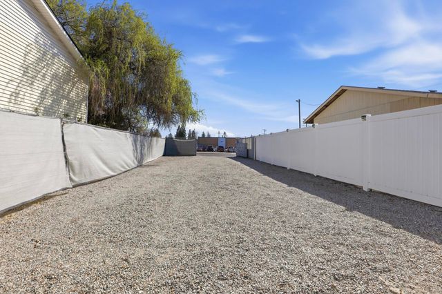 4006 N Crestline St, Spokane, WA 99207