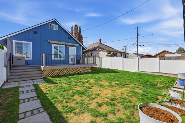 4006 N Crestline St, Spokane, WA 99207