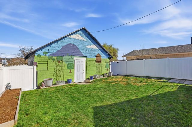 4006 N Crestline St, Spokane, WA 99207