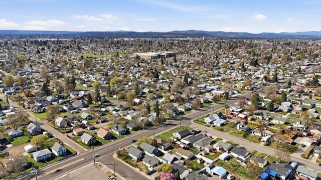 4006 N Crestline St, Spokane, WA 99207