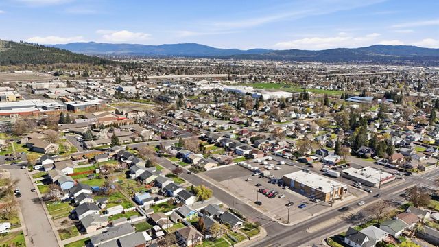 4006 N Crestline St, Spokane, WA 99207