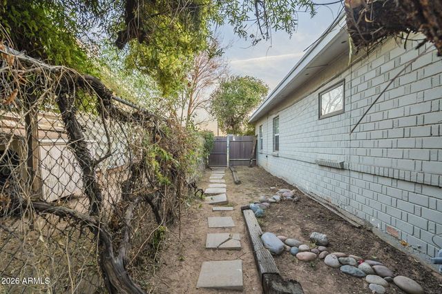 4208 E WILSHIRE Drive, Phoenix, AZ 85008