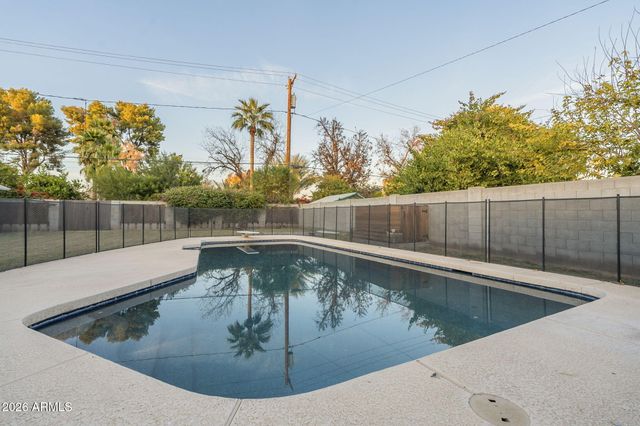 4208 E WILSHIRE Drive, Phoenix, AZ 85008