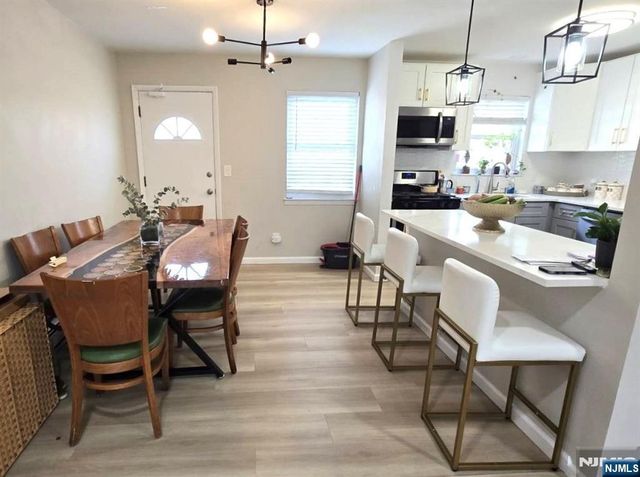 20A Lakeview Avenue, Leonia, NJ 07605