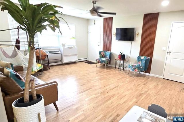 20A Lakeview Avenue, Leonia, NJ 07605