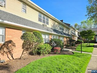 20A Lakeview Avenue, Leonia, NJ 07605