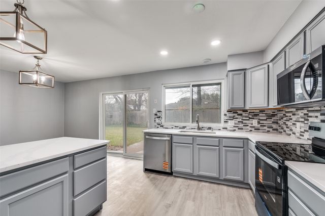 2006 Elmridge Drive, Arlington, TX 76012