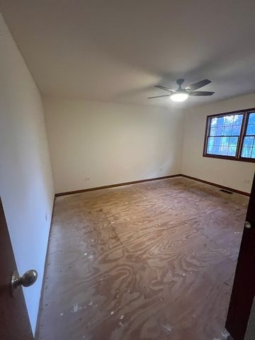 60 W Tam O Shanter Drive, Crete, IL 60417