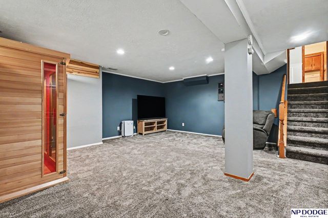 602 N 151 Circle, Omaha, NE 68154