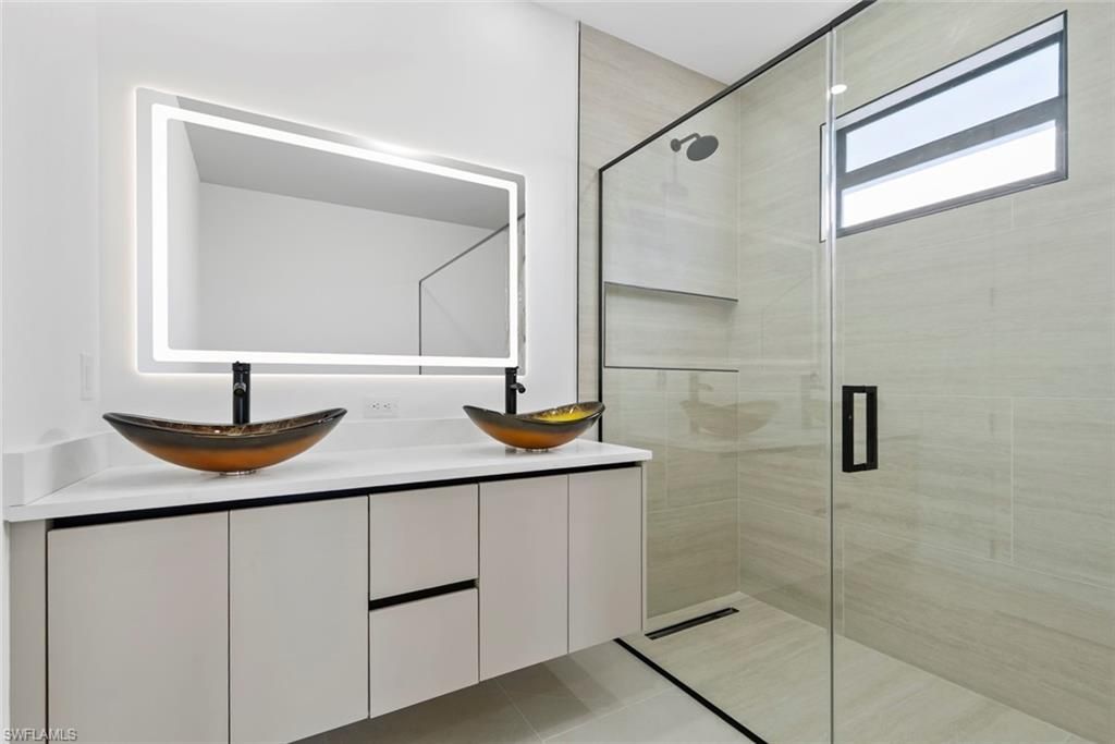 Image 10 of property listing at 1804 Nelson RD N, Cape Coral, FL 33993