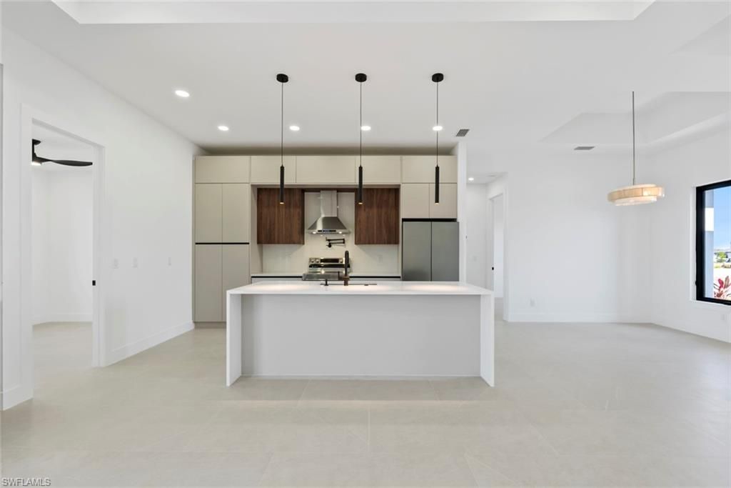 Image 14 of property listing at 1804 Nelson RD N, Cape Coral, FL 33993