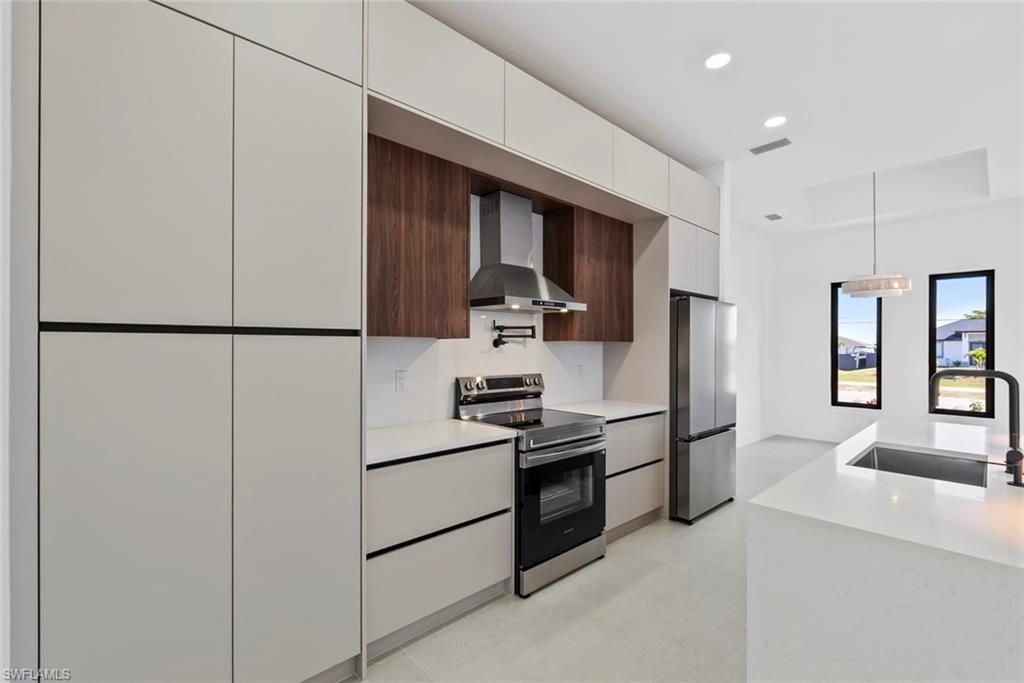 Image 17 of property listing at 1804 Nelson RD N, Cape Coral, FL 33993