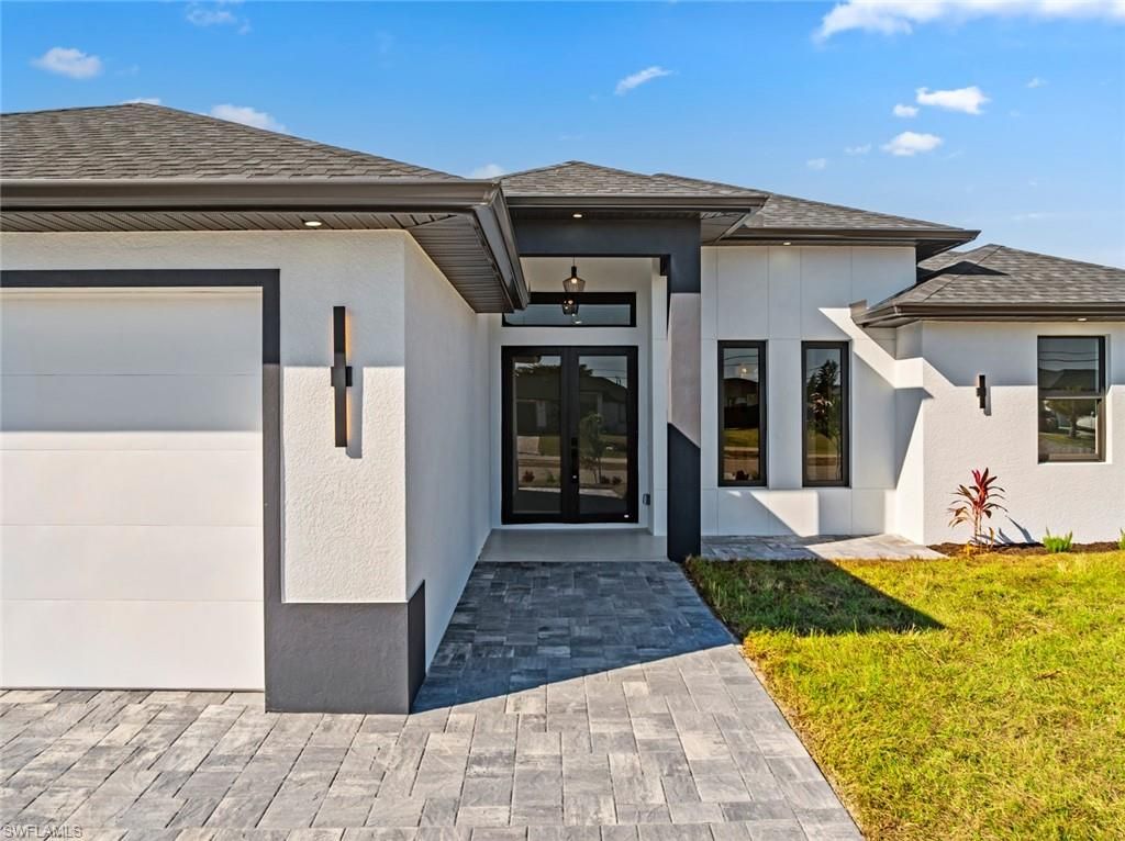 Image 3 of property listing at 1804 Nelson RD N, Cape Coral, FL 33993