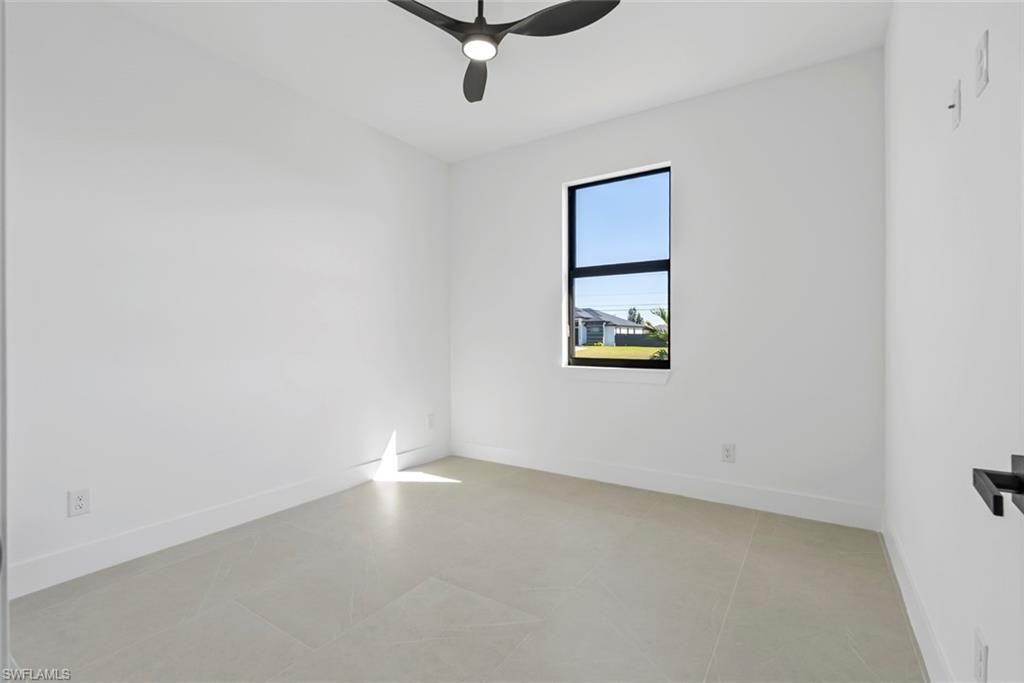 Image 4 of property listing at 1804 Nelson RD N, Cape Coral, FL 33993