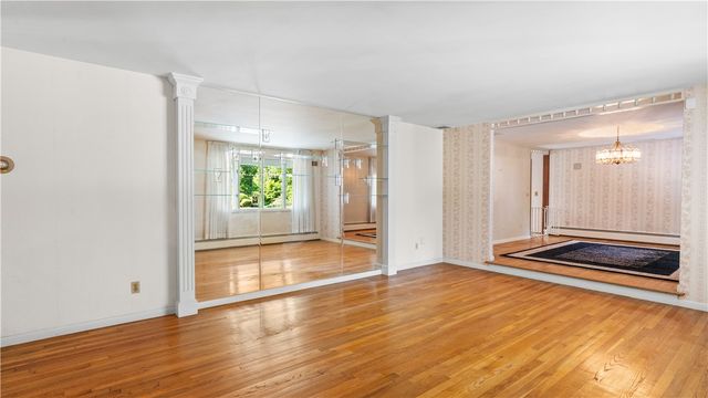 20 Oak Dell Circle, East Greenwich, RI 02818