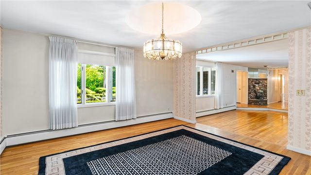 20 Oak Dell Circle, East Greenwich, RI 02818