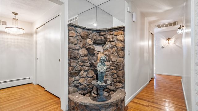 20 Oak Dell Circle, East Greenwich, RI 02818