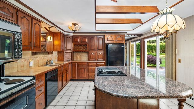 20 Oak Dell Circle, East Greenwich, RI 02818