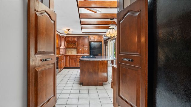 20 Oak Dell Circle, East Greenwich, RI 02818