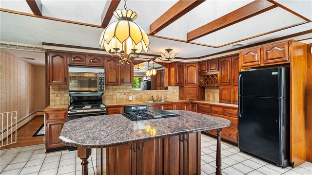 20 Oak Dell Circle, East Greenwich, RI 02818