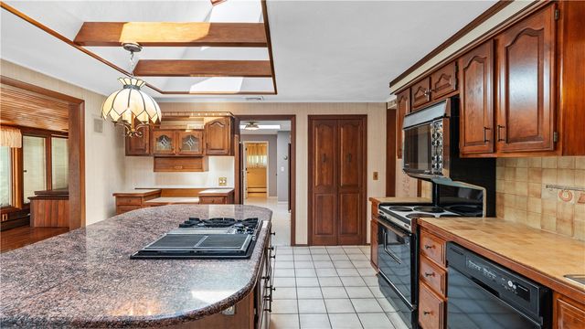 20 Oak Dell Circle, East Greenwich, RI 02818