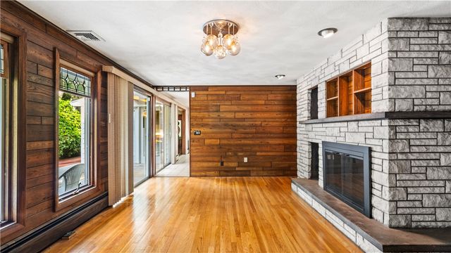 20 Oak Dell Circle, East Greenwich, RI 02818