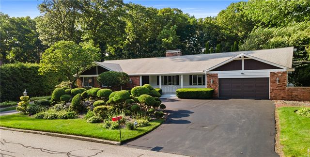 20 Oak Dell Circle, East Greenwich, RI 02818