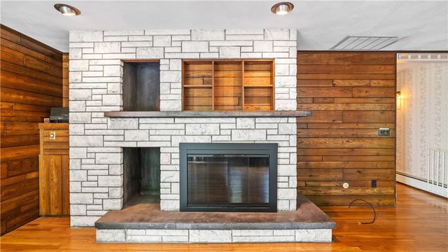 20 Oak Dell Circle, East Greenwich, RI 02818