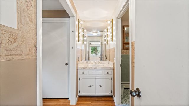20 Oak Dell Circle, East Greenwich, RI 02818
