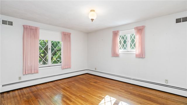 20 Oak Dell Circle, East Greenwich, RI 02818