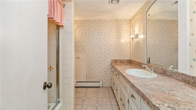 20 Oak Dell Circle, East Greenwich, RI 02818