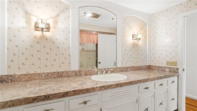 20 Oak Dell Circle, East Greenwich, RI 02818