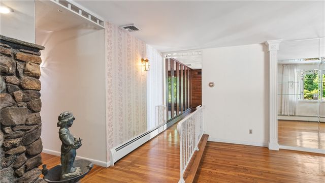 20 Oak Dell Circle, East Greenwich, RI 02818