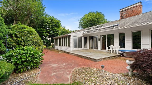 20 Oak Dell Circle, East Greenwich, RI 02818