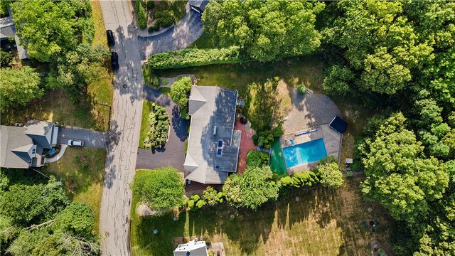 20 Oak Dell Circle, East Greenwich, RI 02818