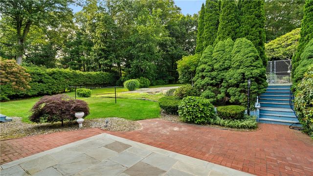 20 Oak Dell Circle, East Greenwich, RI 02818