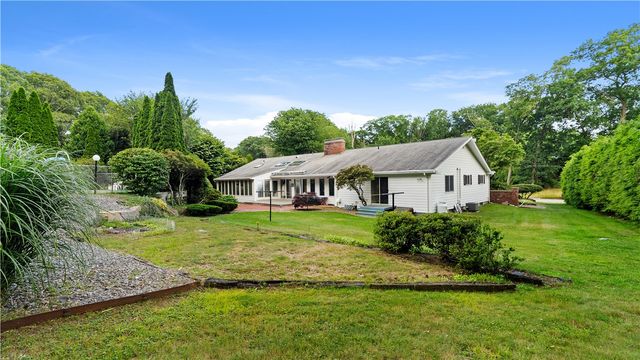 20 Oak Dell Circle, East Greenwich, RI 02818