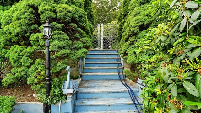 20 Oak Dell Circle, East Greenwich, RI 02818