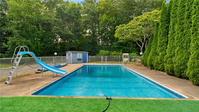 20 Oak Dell Circle, East Greenwich, RI 02818