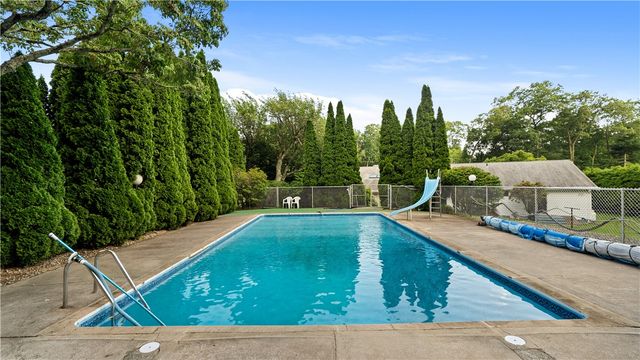 20 Oak Dell Circle, East Greenwich, RI 02818