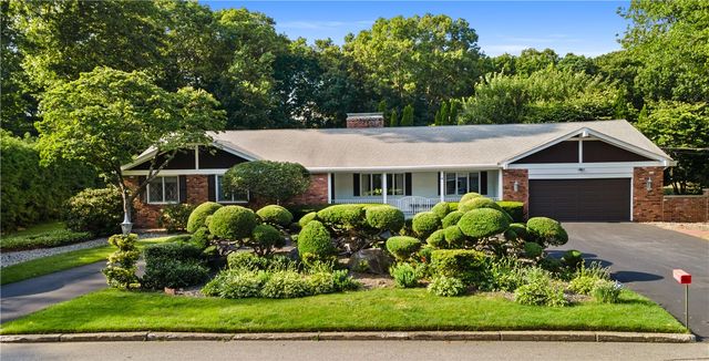 20 Oak Dell Circle, East Greenwich, RI 02818