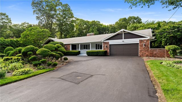 20 Oak Dell Circle, East Greenwich, RI 02818