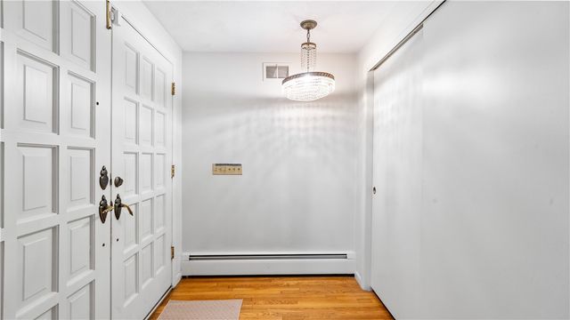 20 Oak Dell Circle, East Greenwich, RI 02818