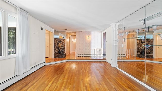 20 Oak Dell Circle, East Greenwich, RI 02818