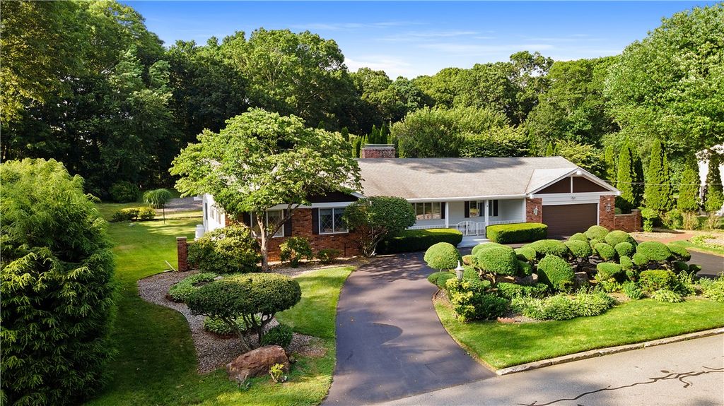 20 Oak Dell Circle, East Greenwich, RI 02818