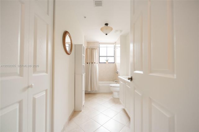 8390 SW 72nd Avenue 707, Miami, FL 33143